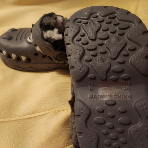 Toddler Croc Style Slipper Sandals - Picture 3 of 3